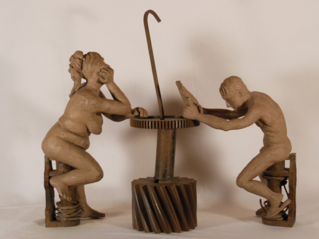 sculpture couple . Terre cuite et engrenages métalliques